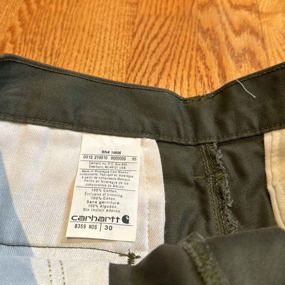 Carhartt 100% cotton green shorts size 30 - Picture 2 of 4